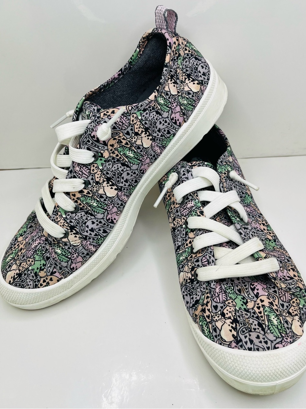 Skechers BOBS Cute Kitten Cat Print Memory Foam Slip-on Sneakers Women’s 9.5